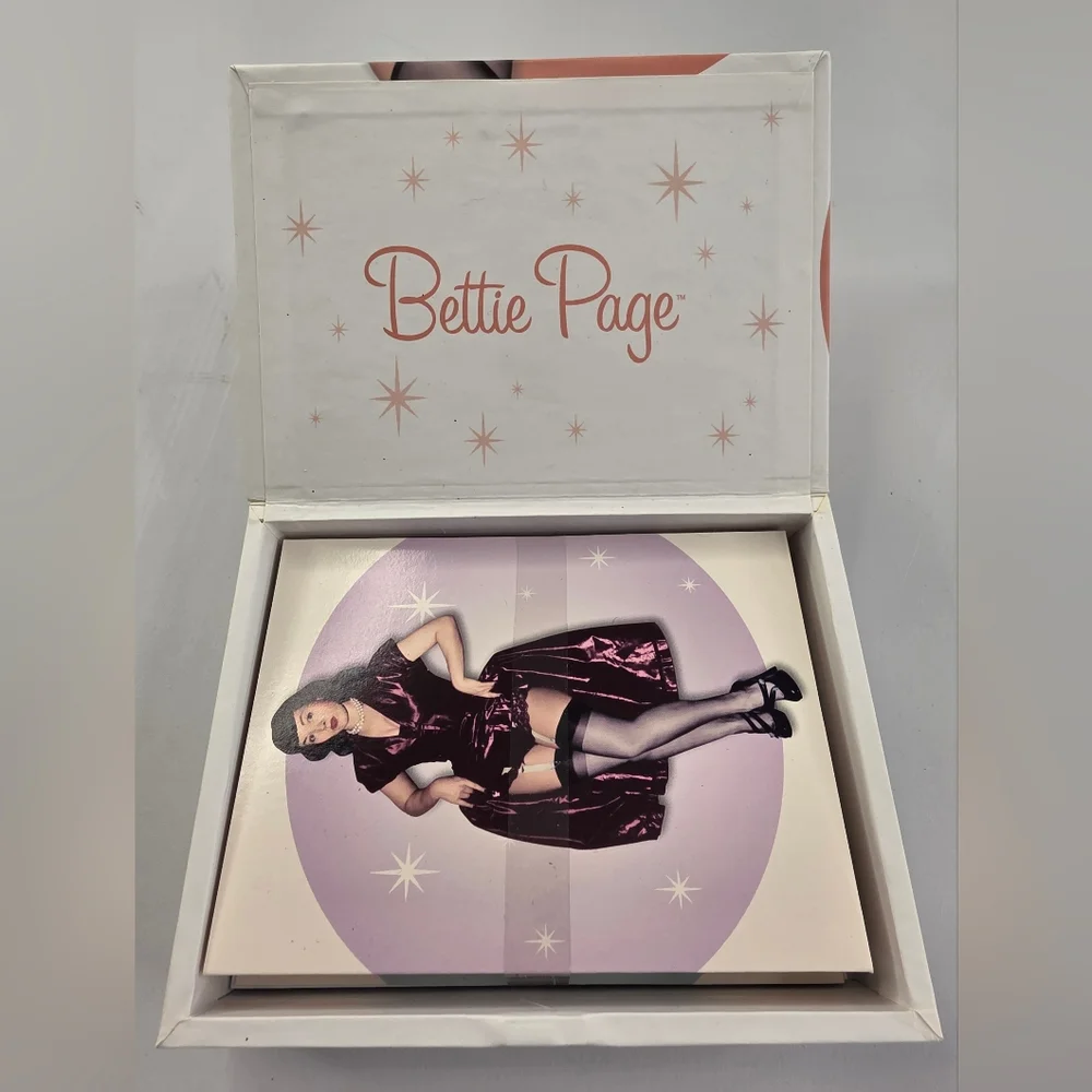 NEW Vintage 2006 Bettie Page Pinup Notecard Set New In Box 3161-D